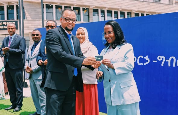 የአዲስ አበባ ከተማ አስተዳደር ገቢዎች  ቢሮ በ2018 ዓ.ም. የካቢኒ አባላት ከሆኑ ተቋማት የ3ተኛ ደረጃ በመያዝ የመኪና ተሸላሚ ሆኗል።